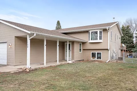 1708 Hagen Dr N, Maplewood, MN 55109