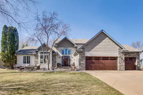 6471 Kingfisher Ct, Lino Lakes, MN 55014