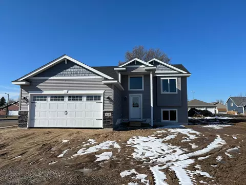 380 18th Street Ct NW, Sauk Rapids, MN 56379