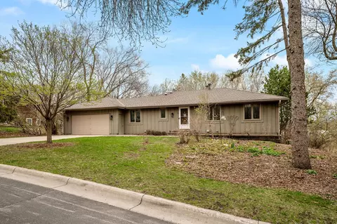 8107 Dakota Ln, Chanhassen, MN 55317