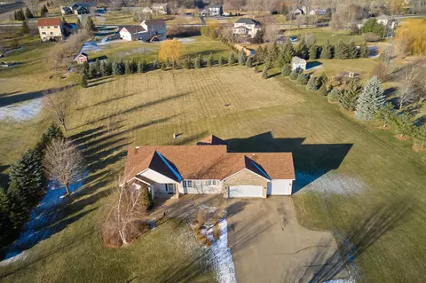 24420 Rice Lake Dr, Lakeville, MN 55044
