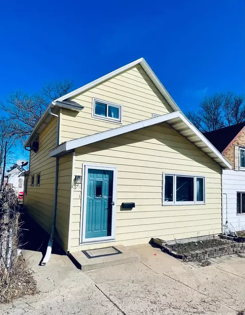 126 4th St SW, Chisholm, MN 55719