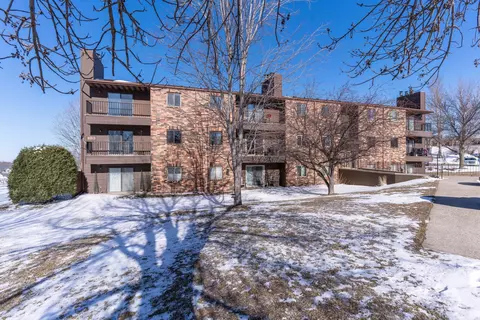 100 Kennedy Park Cir #202, Fergus Falls, MN 56537