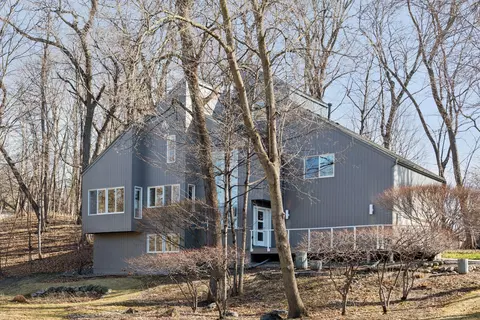1713 Pondview Ter, Wayzata, MN 55391