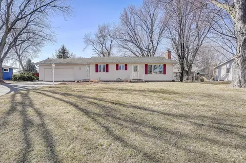 2666 Hauer Trl, Shakopee, MN 55379