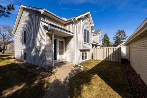 10316 Arrowwood Dr, Eden Prairie, MN 55347