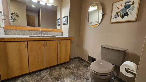 Bath - 1700 11th Ave SE, Saint Cloud, MN 56304 photo 1 of 3