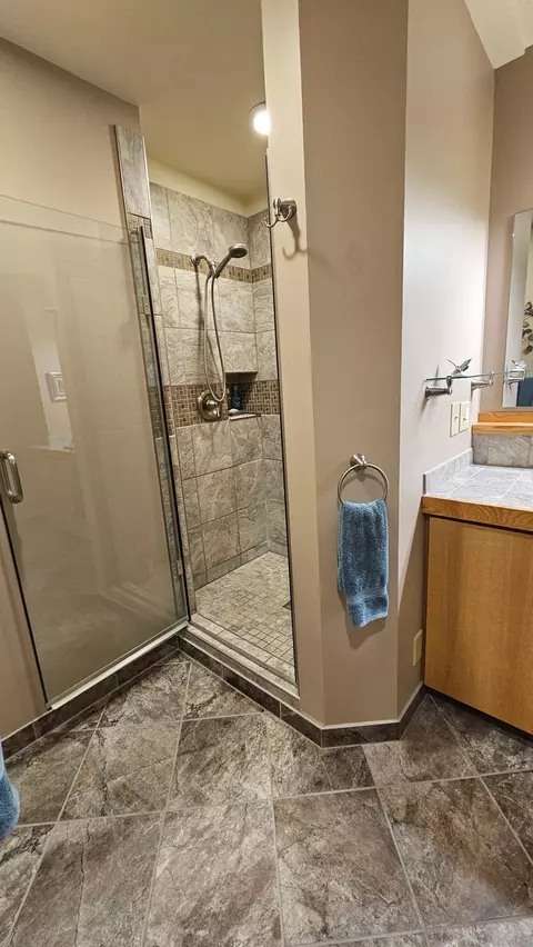 Bath - 1700 11th Ave SE, Saint Cloud, MN 56304 photo 2 of 3