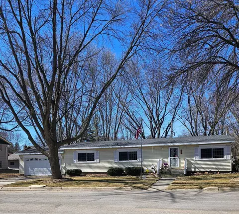 305 N 12th St, Montevideo, MN 56265