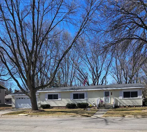 305 N 12th St, Montevideo, MN 56265