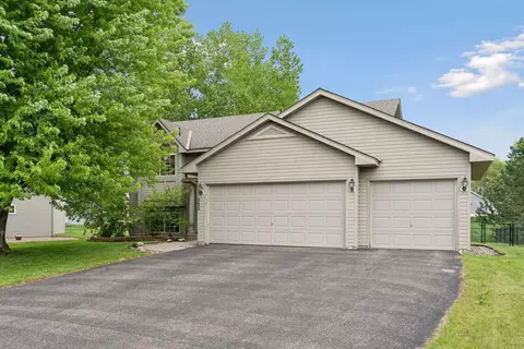 825 Daniel Dr, Belle Plaine, MN 56011