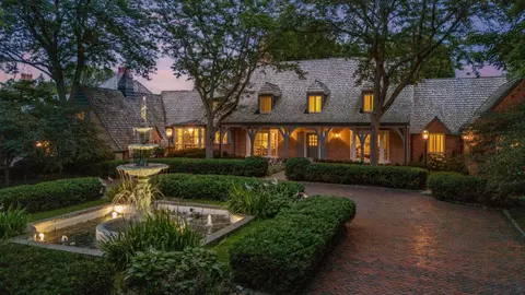 1482 Hunter Dr, Wayzata, MN 55391