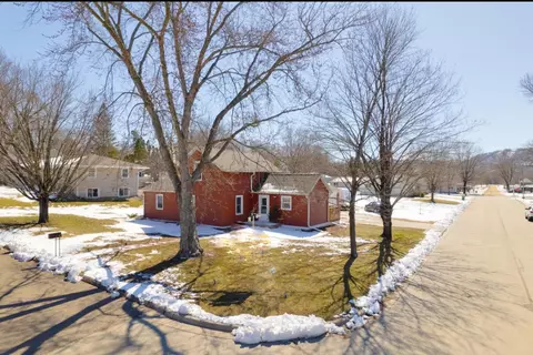 306 9th St E, Wabasha, MN 55981