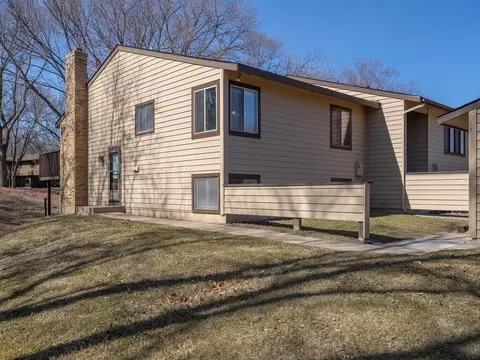 426 W Eagle Lake Dr, Maple Grove, MN 55369