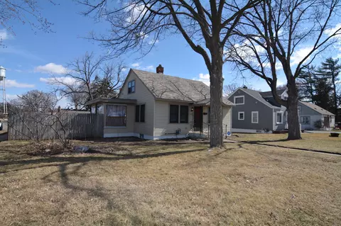 332 2nd Ave NW, Osseo, MN 55369