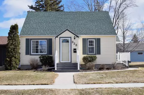 928 Arnold Ave N, Thief River Falls, MN 56701