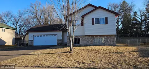 515 Horseshoe Ln, Braham, MN 55006