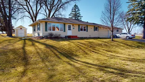 2104 Kenneth Dr, Albert Lea, MN 56007