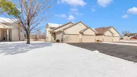 1029 Honeysuckle Ln SE, Cambridge, MN 55008