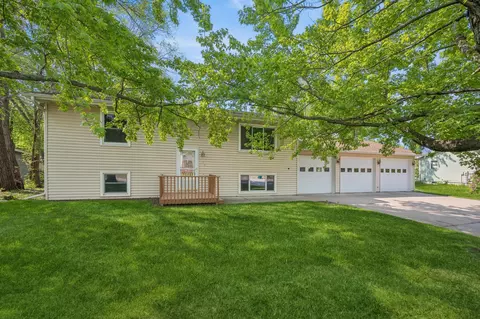 106 Hedman Ln, Monticello, MN 55362