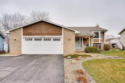 889 Curry Trl, Eagan, MN 55123