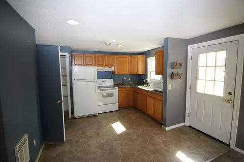 541 E Maple St, River Falls, WI 54022 photo 2