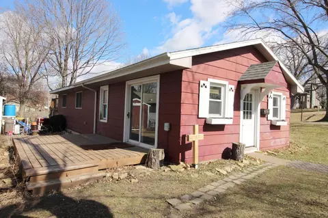 541 E Maple St, River Falls, WI 54022