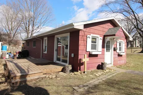 541 E Maple St, River Falls, WI 54022