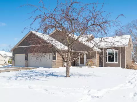 3079 Hemingway Ave N, Oakdale, MN 55128