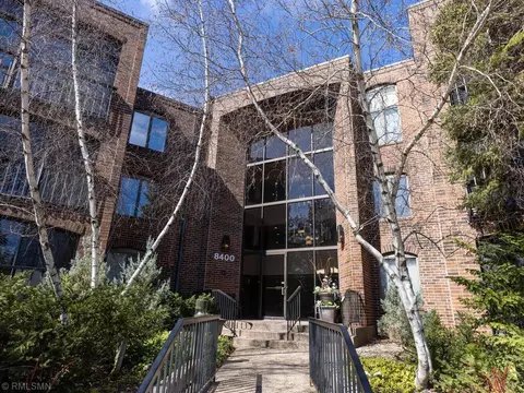 8400 Pennsylvania Rd #327, Bloomington, MN 55438
