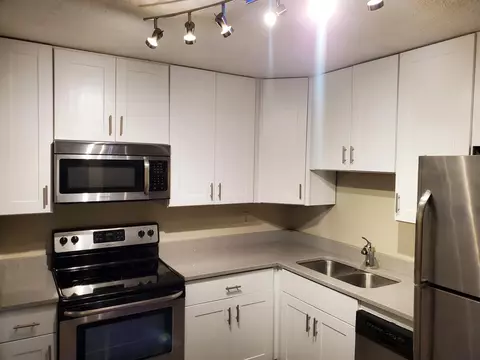 3155 Coachman Rd #275, Eagan, MN 55121