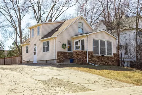 104 Arion St W, West Saint Paul, MN 55118