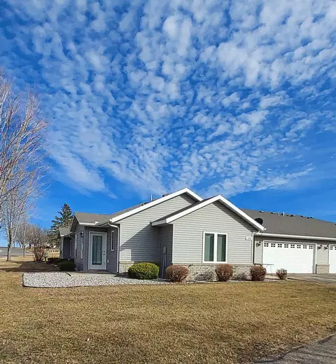345 Lake Dr, Winsted, MN 55395