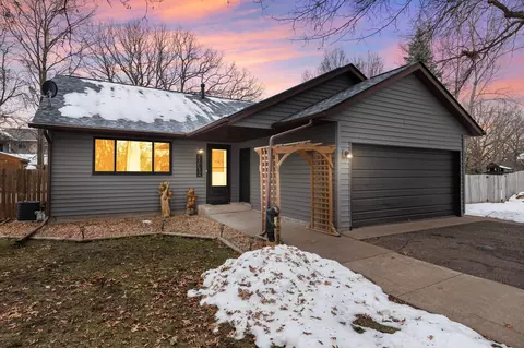 39408 Oakridge Dr, North Branch, MN 55056