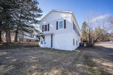 531 E 11th St, Duluth, MN 55805 photo 2