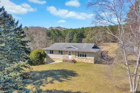1254 52nd St, Hudson, WI 54016