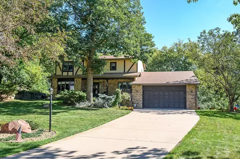2284 Timber Trl E, Maplewood, MN 55119
