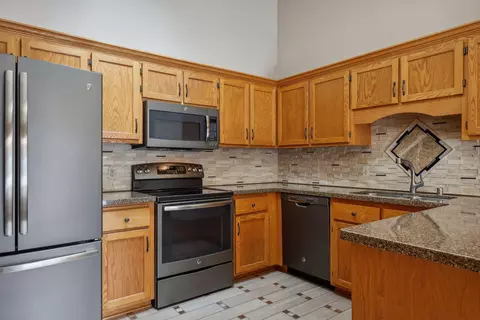 4209 Yew Pt, Eagan, MN 55122