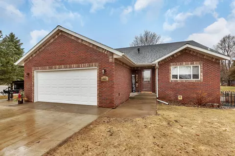 205 3rd Ave NW, Rice, MN 56367