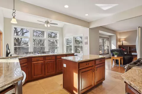 2088 Royale Ct, Eagan, MN 55122 photo 13