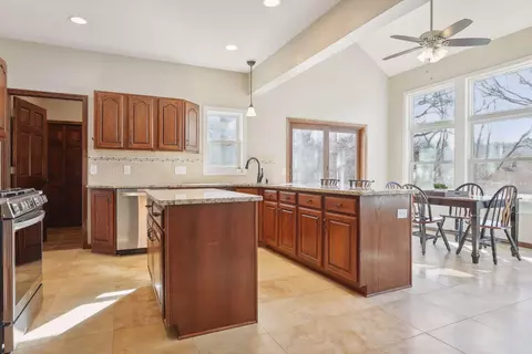 2088 Royale Ct, Eagan, MN 55122 photo 11