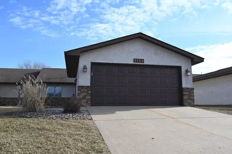 2154 Vierling Dr E, Shakopee, MN 55379