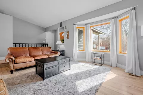 4685 Cambridge Dr, Eagan, MN 55122 photo 3