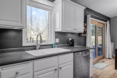 4685 Cambridge Dr, Eagan, MN 55122 photo 8