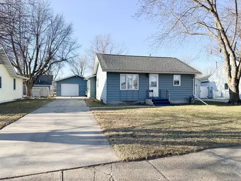1922 Cedar Ave, Worthington, MN 56187