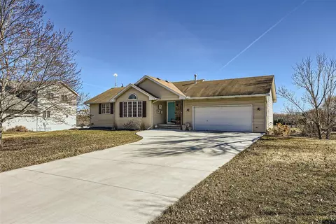 8705 Hillview Dr E, Saint Bonifacius, MN 55375