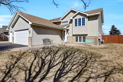 9916 Park Place Dr, Monticello, MN 55362
