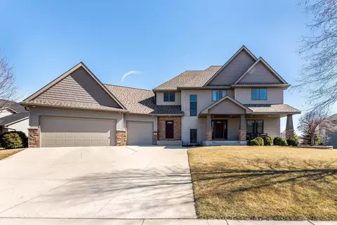 109 Grovebrook Dr, Mankato, MN 56001