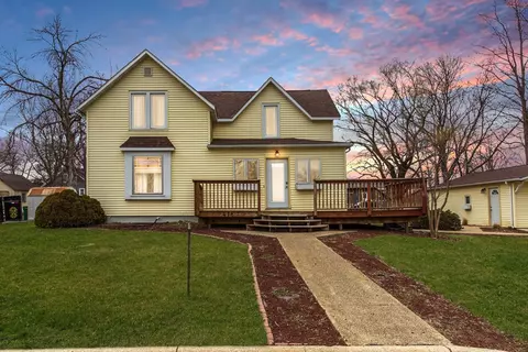 418 1st St NW, Hayfield, MN 55940