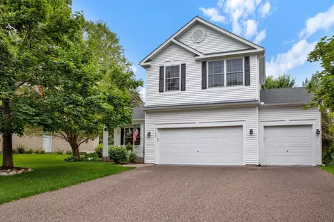2709 Autumn Woods Dr, Chaska, MN 55318